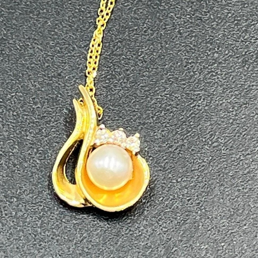 SGS SIMON GOLUB & SONS 14k Yellow Gold 5mm White Pearl 3 Diamond Chain Necklace